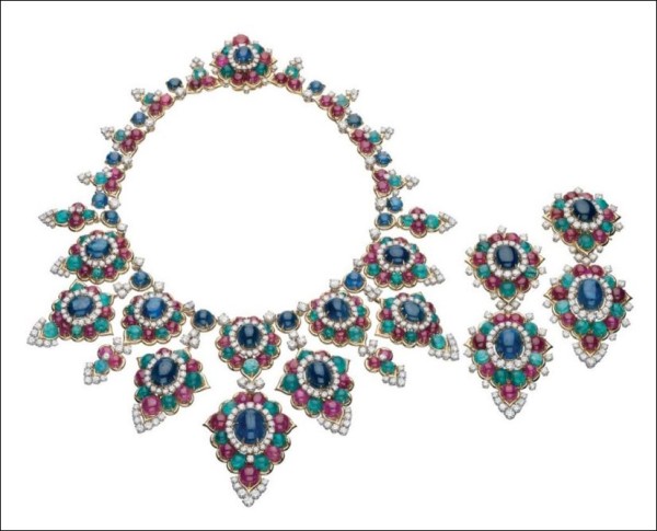 Necklace and pendant earrings in gold with emeralds, rubies, sapphires and diamonds, 1967. Bulgari Heritage Collection Photo: Antonio Barrella, Studio Orizzonte Roma