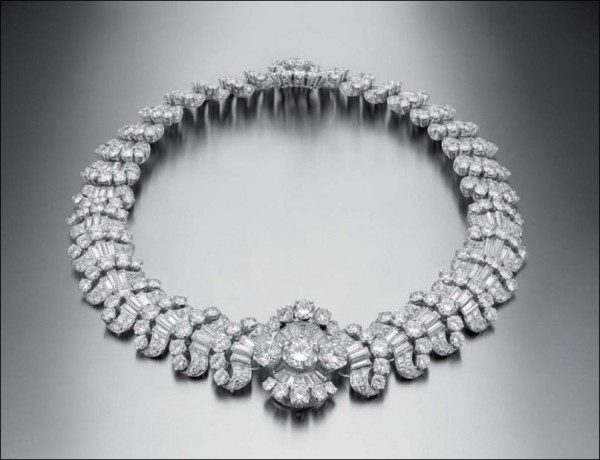 Convertible necklace in platinum with diamonds, 1959 Private Collection Very similar to the necklace that was formerly in the Collection of Gina Lollobrigida 