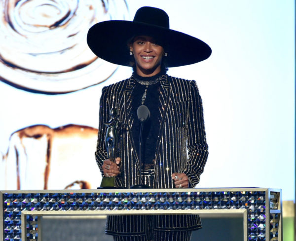 Beyoncé accepts the CDFA Fashion Icon award 