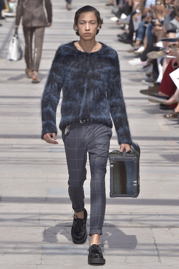 Louis Vuitton Fall 2016 Menswear Fashion Show Details  Louis vuitton men,  Mens accessories fashion, Louis vuitton