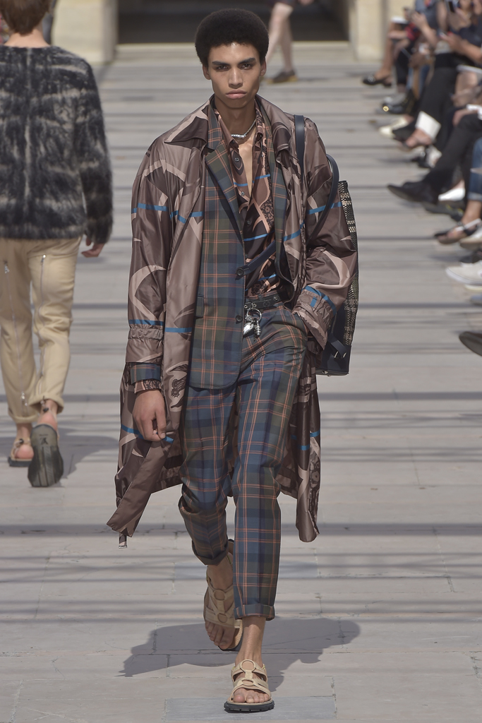 Louis Vuitton Spring 2017 Menswear collection, runway looks, beauty,  models, and reviews.