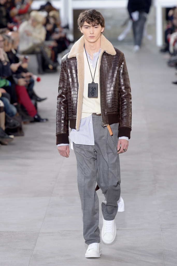 Supreme x Louis Vuitton SS17  Fashion, Paris fashion week, Louis vuitton  supreme