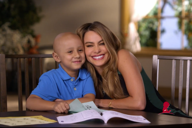 Sofía Vergara crea conciencia para la campaña 'Thanks and Giving' de St. Jude's 'Thanks and Giving' Campaign's 'Thanks and Giving' Campaign